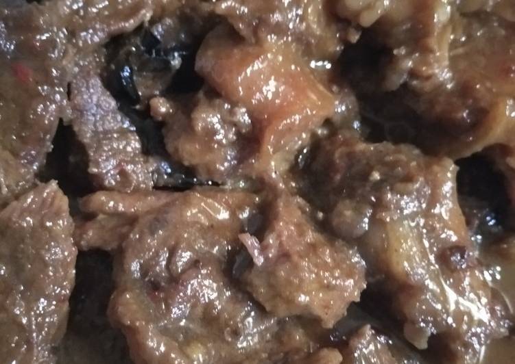 Semur daging sapi  